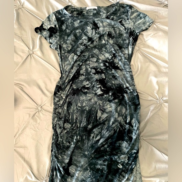Dark teal and black tie dye pattern • Maternity midi dress - Picture 2 of 2